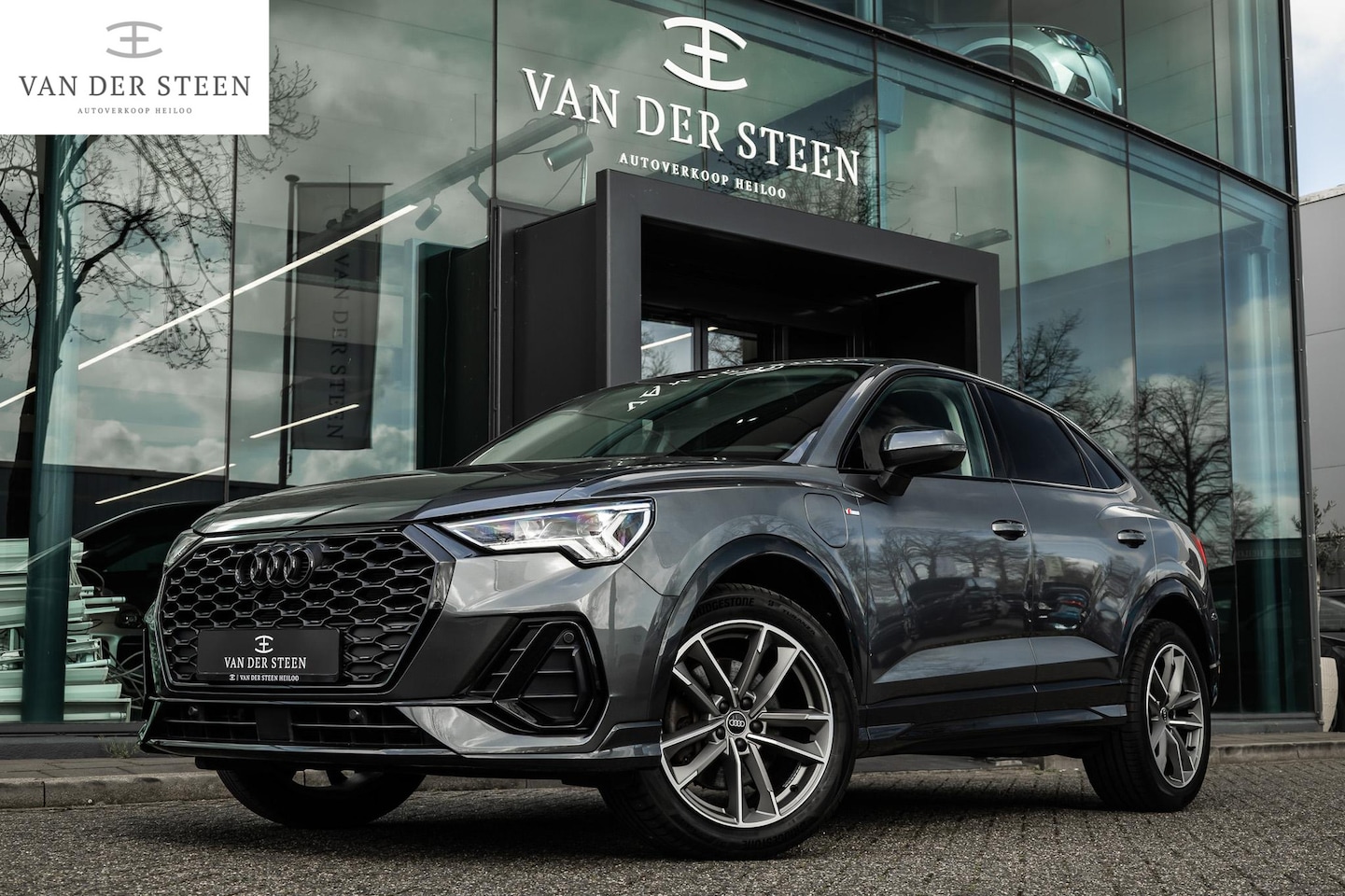 Audi Q3 Sportback - 45 TFSI e S Edition S Line | Stoelverwarming | Camera | Draadloze Telefoonlader - AutoWereld.nl