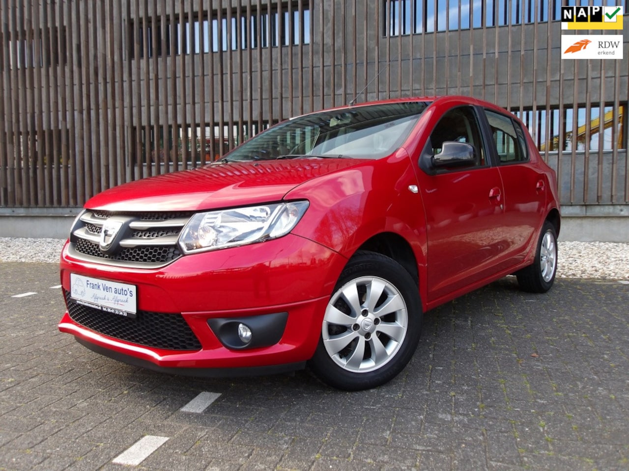 Dacia Sandero - 0.9 TCe Blackline/65.715km NAP/airco/navi/cruise/bluetooth aux usb/2e eig/recent oh beurt/ - AutoWereld.nl