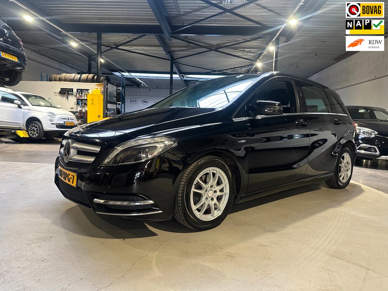 Mercedes-Benz B-klasse - 200 Ambition/Leder/Xenon/trekhaak/Dealer onderhouden/Apk nieuw - AutoWereld.nl