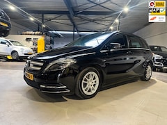 Mercedes-Benz B-klasse - 200 Ambition/Leder/Xenon/trekhaak/Dealer onderhouden/Apk nieuw