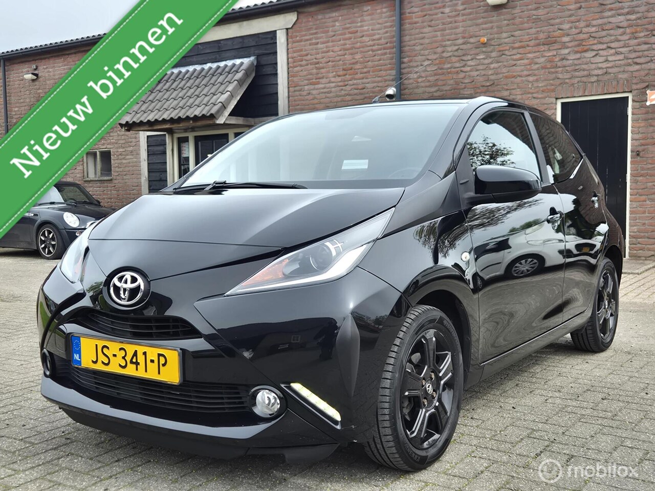 Toyota Aygo - 1.0 VVT-i x-play I Camera I CV I Airco I Limiter/Cruise - AutoWereld.nl