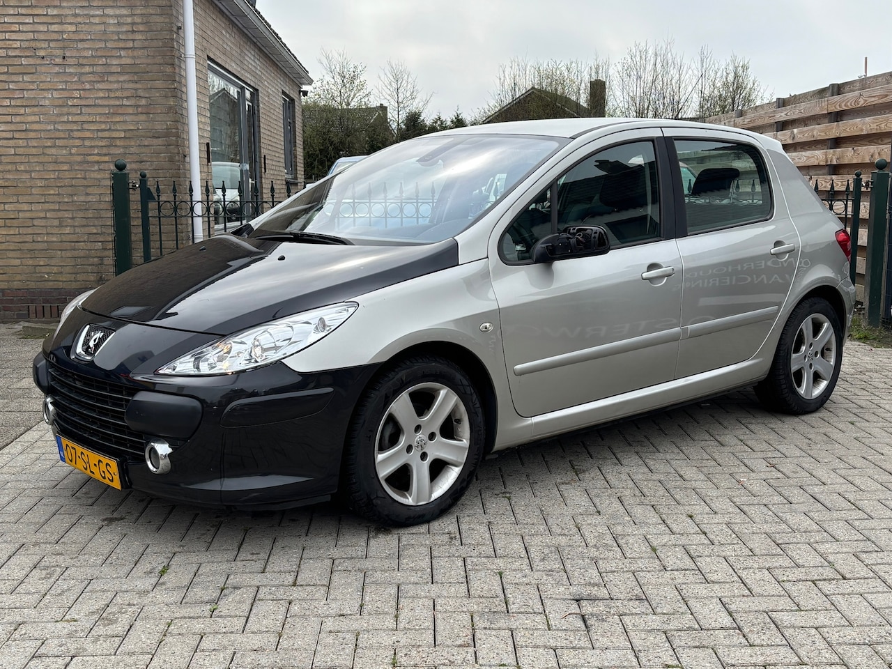 Peugeot 307 - 1.6-16V Griffe | lange apk | leder bekleding | isofix | goedkoper rijden kan haast niet - AutoWereld.nl