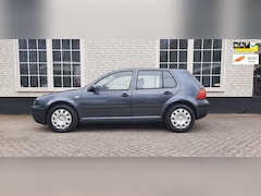 Volkswagen Golf - 2.0 Comfortline AUTOMAAT AIRCO 4 DEURS JAAR APK