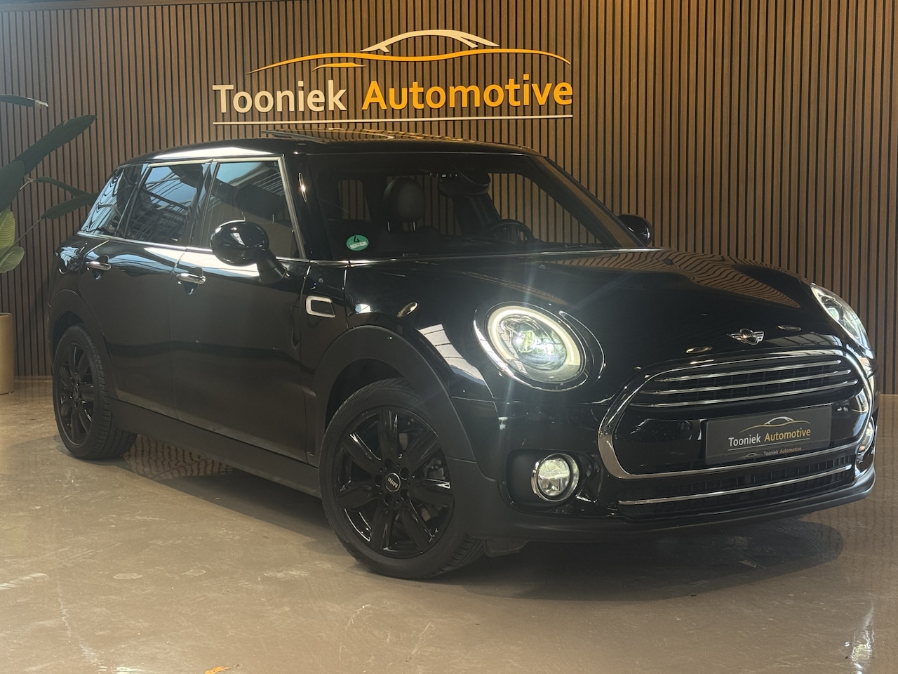MINI Clubman - Mini Pano Dak 1.5 Cooper Chili Rood Leer Navigatie  Cruise  control LMV - AutoWereld.nl
