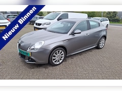 Alfa Romeo Giulietta - 1.4 T Distinctive Clima-Cruise-Trekhaak 12 Maanden Bovag Garantie