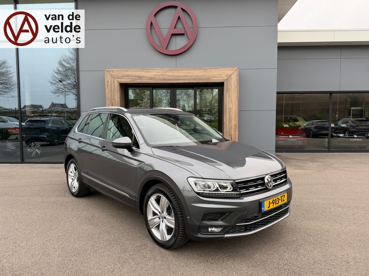 Volkswagen Tiguan - 1.5 TSI ACT 150pk Highline | Camera | Virtual | Trekhaak | Keyless | Elek. Achterklep | Ca - AutoWereld.nl