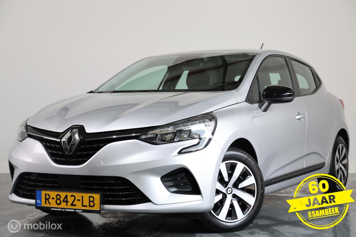 Renault Clio - 1.6 E-Tech Hybrid 145-Automaat-Carplay -Airco - AutoWereld.nl