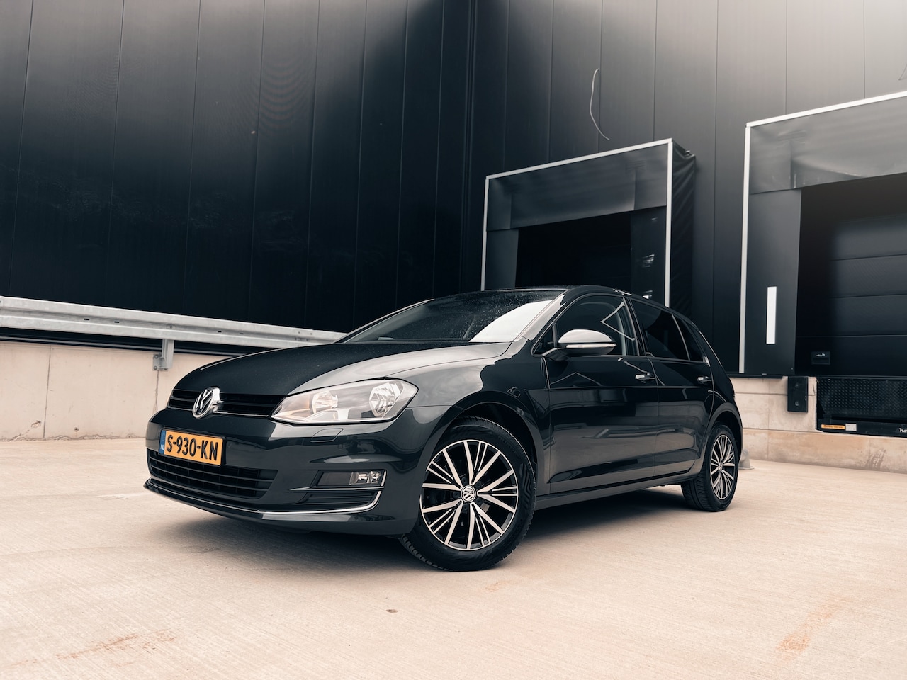 Volkswagen Golf - 1.2 TSI Connected Series Volkswagen Golf 1.2 TSI Allstar | Stoelverwarming | Cruise Control | Parkeersensoren | Air - AutoWereld.nl