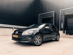 Volkswagen Golf - 1.2 TSI Connected Series Volkswagen Golf 1.2 TSI Allstar | Stoelverwarming | Cruise Control | Parkeersensoren | Air