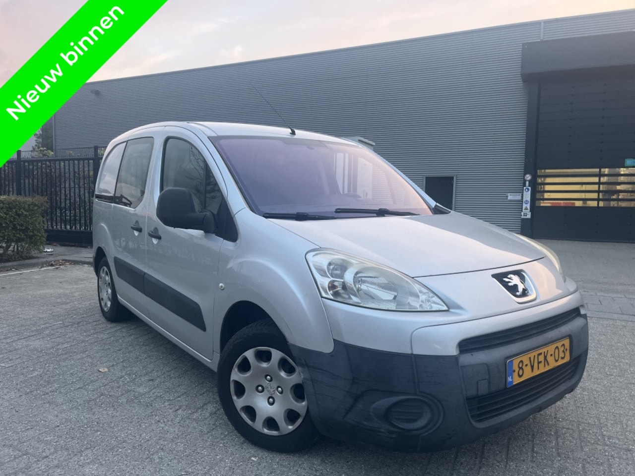 Peugeot Partner - 190C 1.6 HDI Schuifdeur Airco 3 persoons - AutoWereld.nl