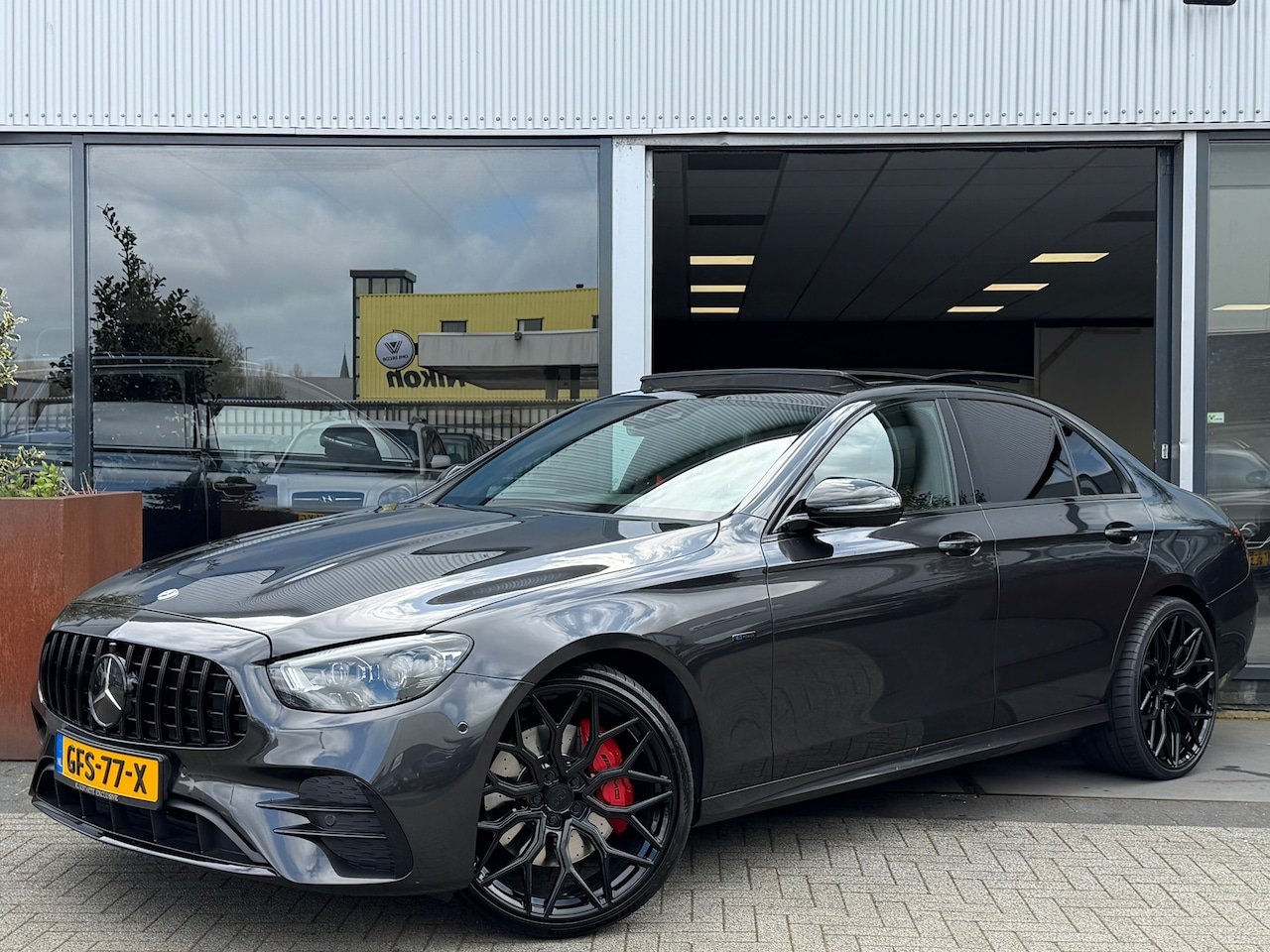 Mercedes-Benz E-klasse - 300 de Business Solution Luxury PANORAMADAK/HEAD UP/BURMESTER/STEERING ASSIST/KEYLESS ENTR - AutoWereld.nl