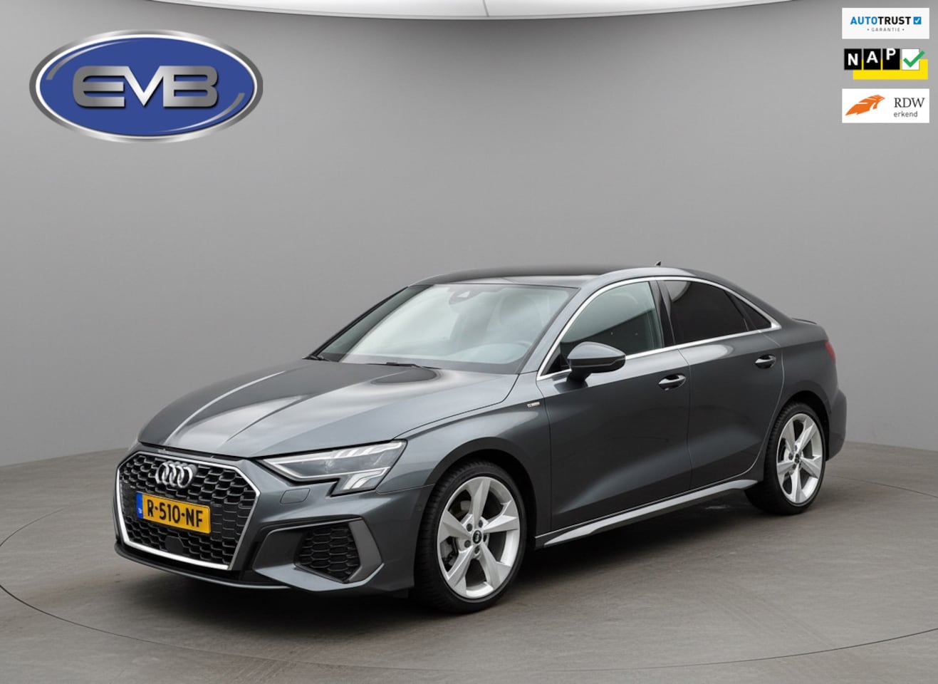 Audi A3 Limousine - 30 TFSI S edition 30 TFSI S edition, 2 X S- LINE,matrix led, daytona grijs, 1 e eigenaar, 1/2 leder, 's, NL - AutoWereld.nl