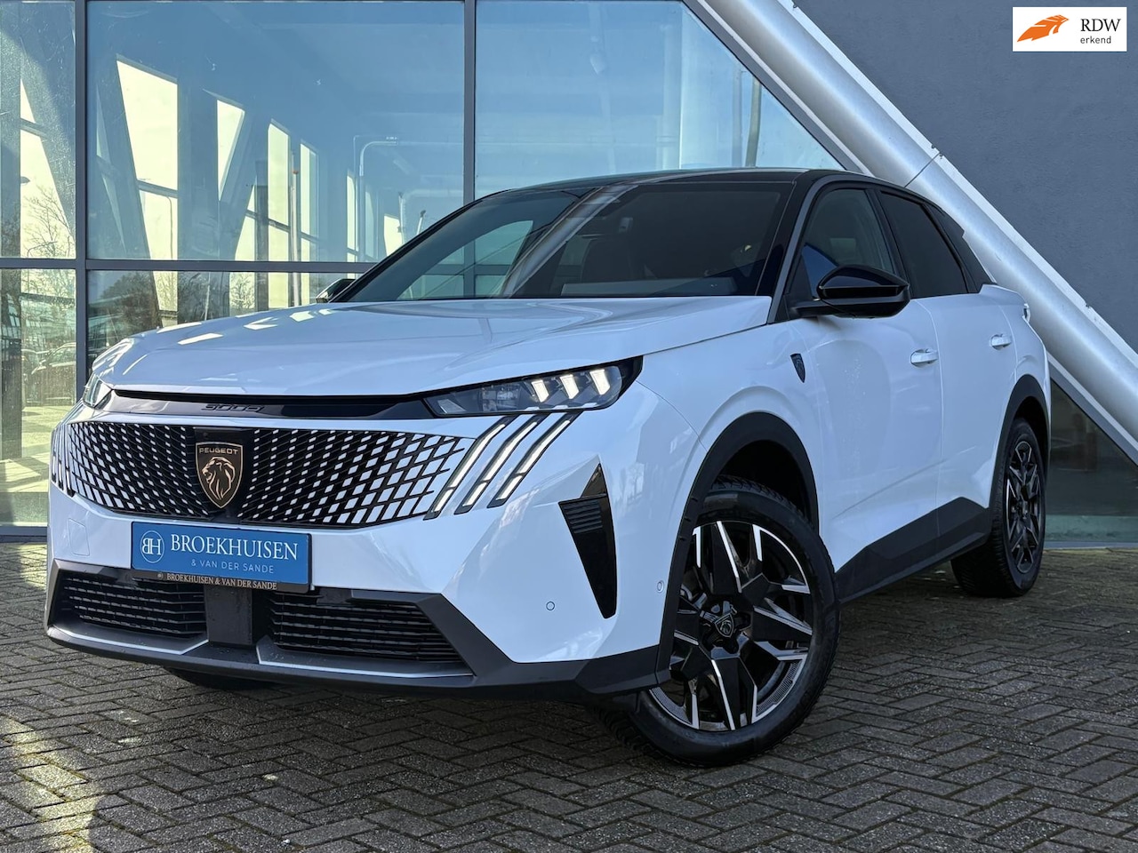 Peugeot 3008 - 1.2 Hybrid 145pk GT Massage Stoelen / 360 Camera / Adaptieve Cruise Control - AutoWereld.nl