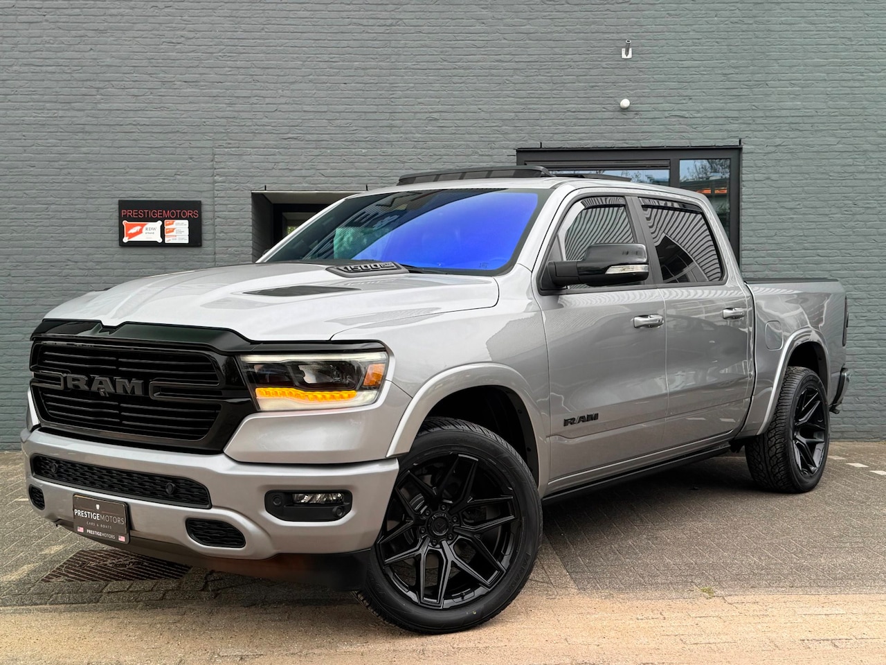 Dodge Ram 1500 - Sport Night 5.7L V8 4x4 PANO|LPG|Luchtvering|360cam|ACC|CrewCab - AutoWereld.nl