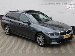 BMW 3-serie Touring - 330e xDrive Pano HUD Trekhaak BTW