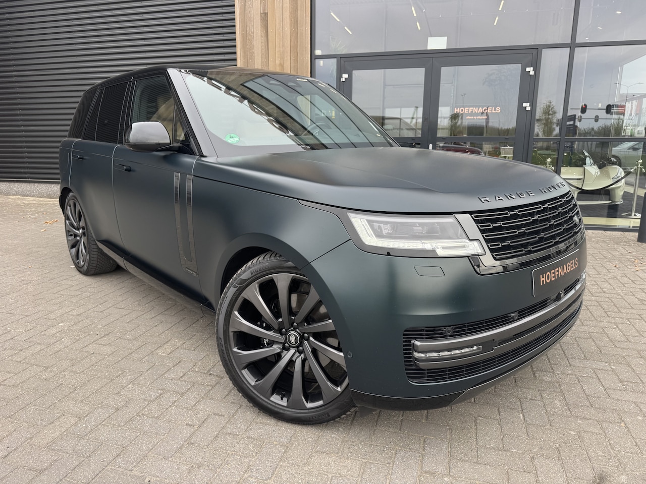 Land Rover Range Rover - 3.0 D350 Autobiography MHEV, 23 inch SV, Matte British Racing Green - AutoWereld.nl