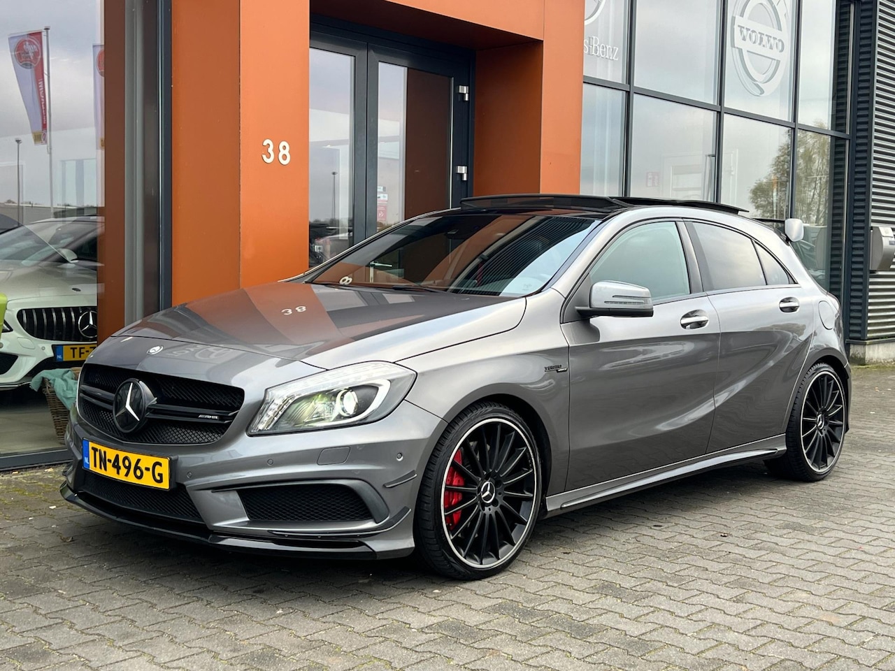 Mercedes-Benz A-klasse - AMG 45 4MATIC|Pano|Harman/Kardon|Leer - AutoWereld.nl