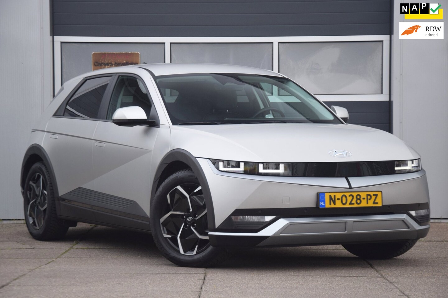 Hyundai IONIQ 5 - Connect+ 58 kWh SOH100%/AFNEEMBARE TREKHAAK/STOELVERWARMING/APPLE CARPLAY - AutoWereld.nl