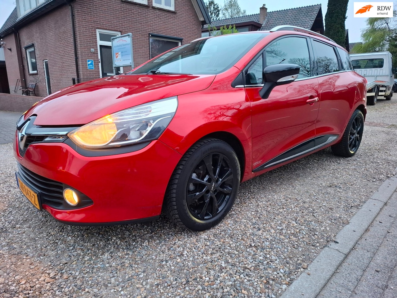 Renault Clio Estate - 0.9 TCe Dynamique keyless navi trekhaak nwe APK - AutoWereld.nl