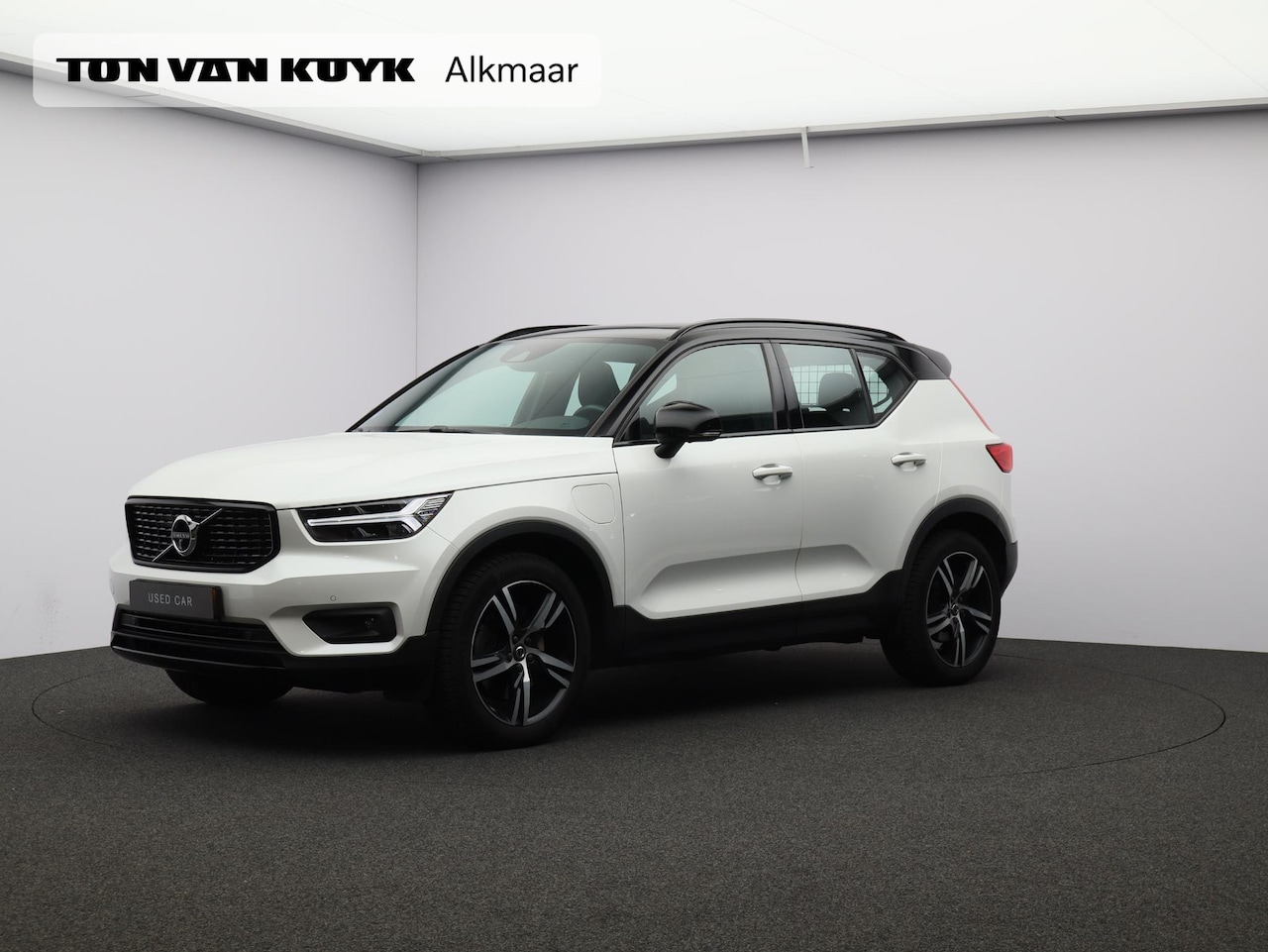 Volvo XC40 - 1.5 T5 Twin Engine R-Design / Trekhaak / Pano. dak / 360 camera / Stoel-, Stuurwiel- & Ach - AutoWereld.nl