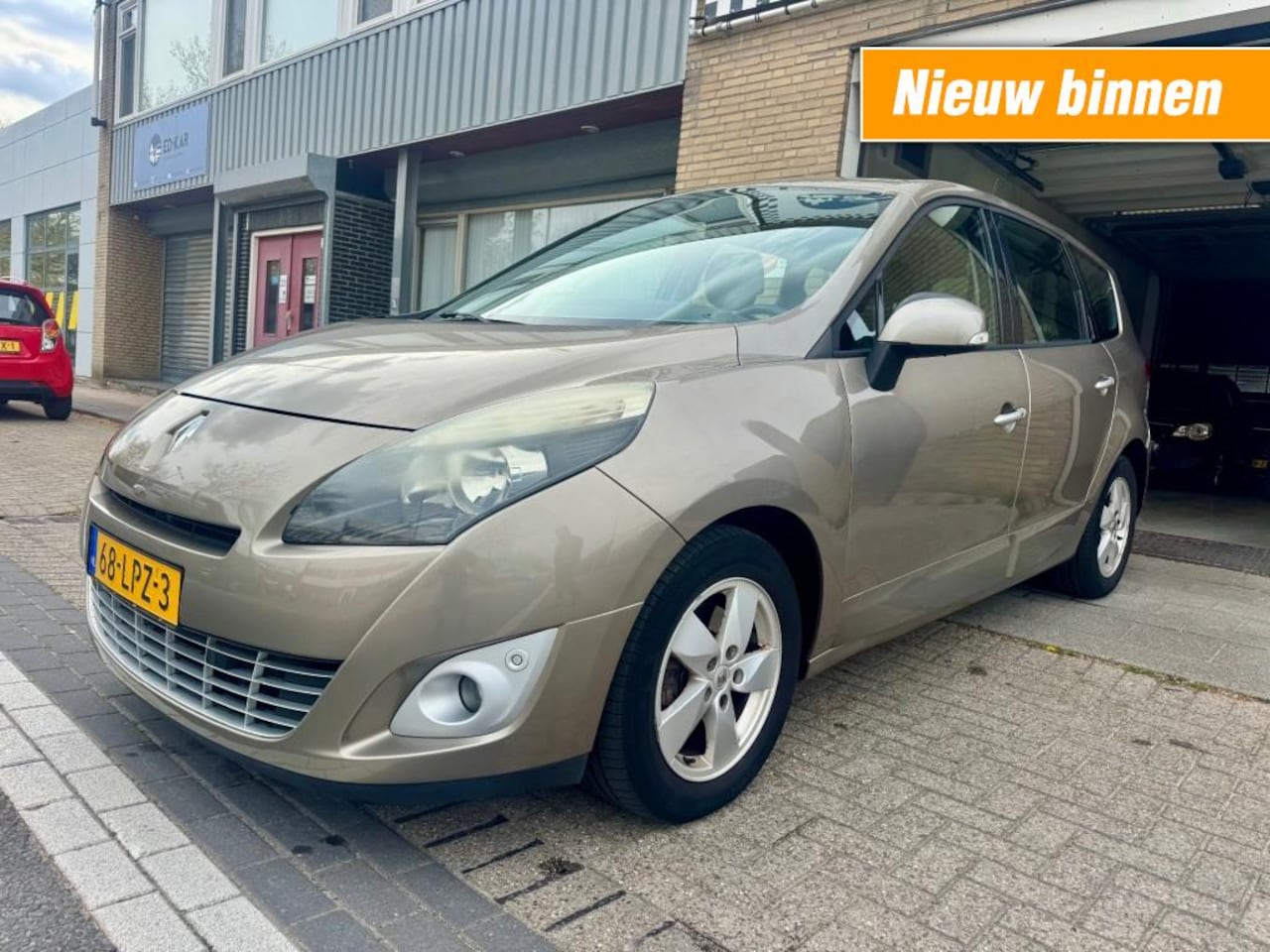 Renault Grand Scénic - 2.0 Dynamique 5PERS CLIMA NAVI PDC KEYLESS NAP APK 10-2026 - AutoWereld.nl