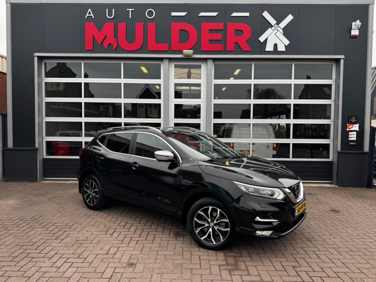 Nissan Qashqai - 1.6 DIG-T TEKNA / PANO / LEER / CAMERA / TREKHAAK / LANEASSIST / XENON / ECC / PDC / BOSE - AutoWereld.nl