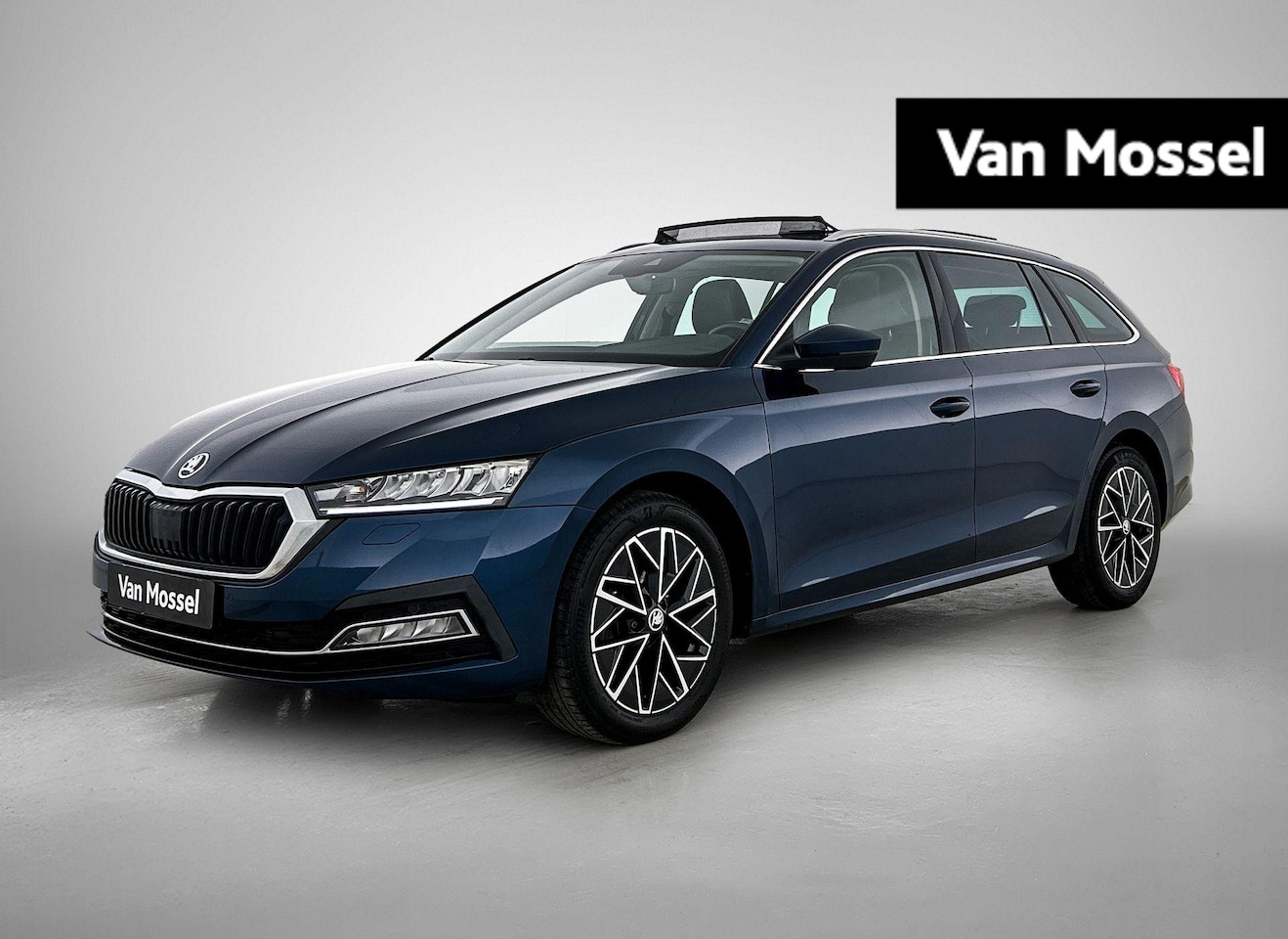 Skoda Octavia Combi - 2.0 TDI Ambition | PANO. SCHUIF-/KANTELDAK | CANTON | TREKHAAK | STOELVERWARMING | PARKEER - AutoWereld.nl