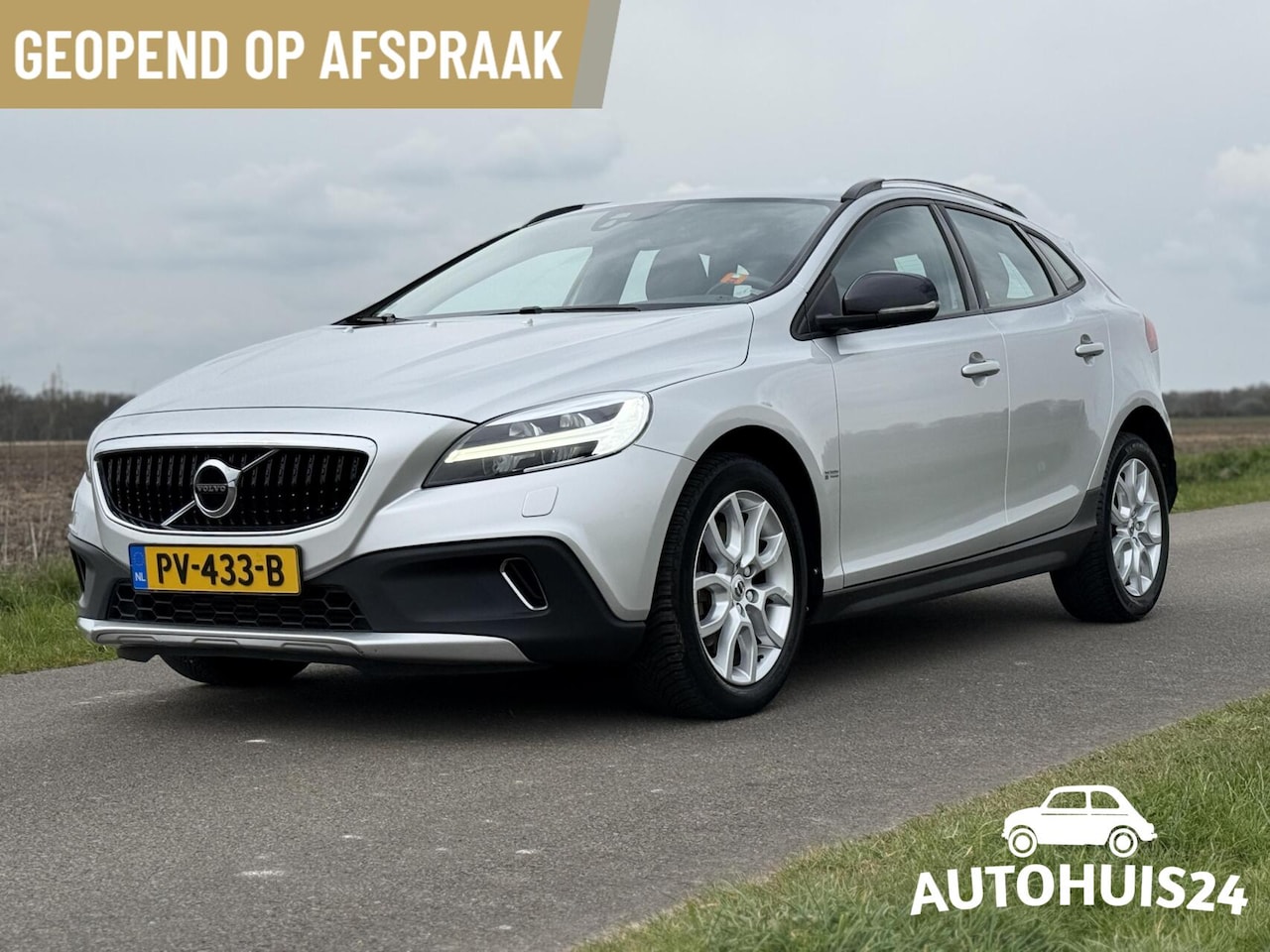 Volvo V40 Cross Country - 1.5 T3 Nordic+ 2017 LED NAVI PDC STOELVERWARMING - AutoWereld.nl