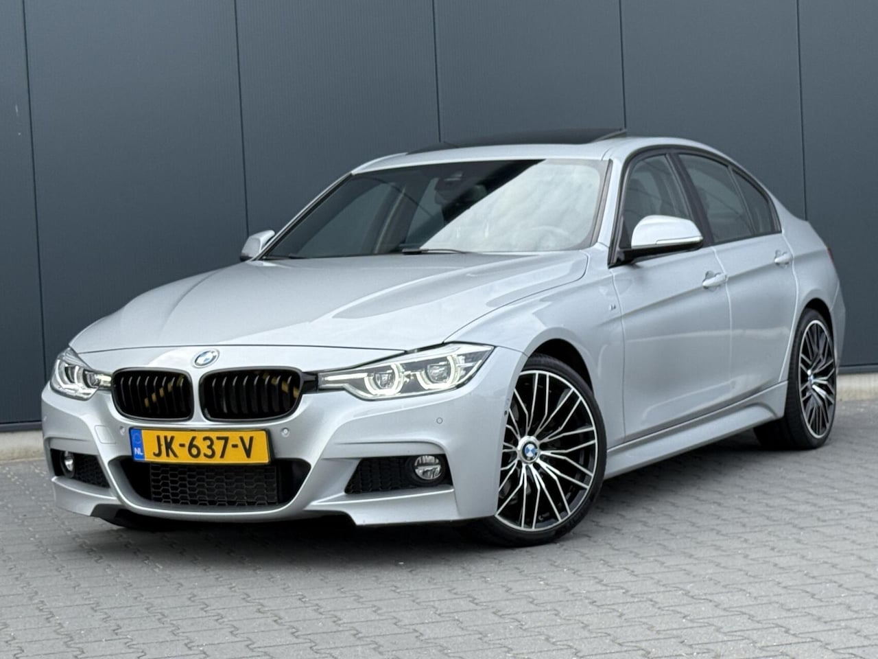 BMW 3-serie - 330I M Sport Schuifdak - Leder - Head-Up - Led - 360° Camera - AutoWereld.nl