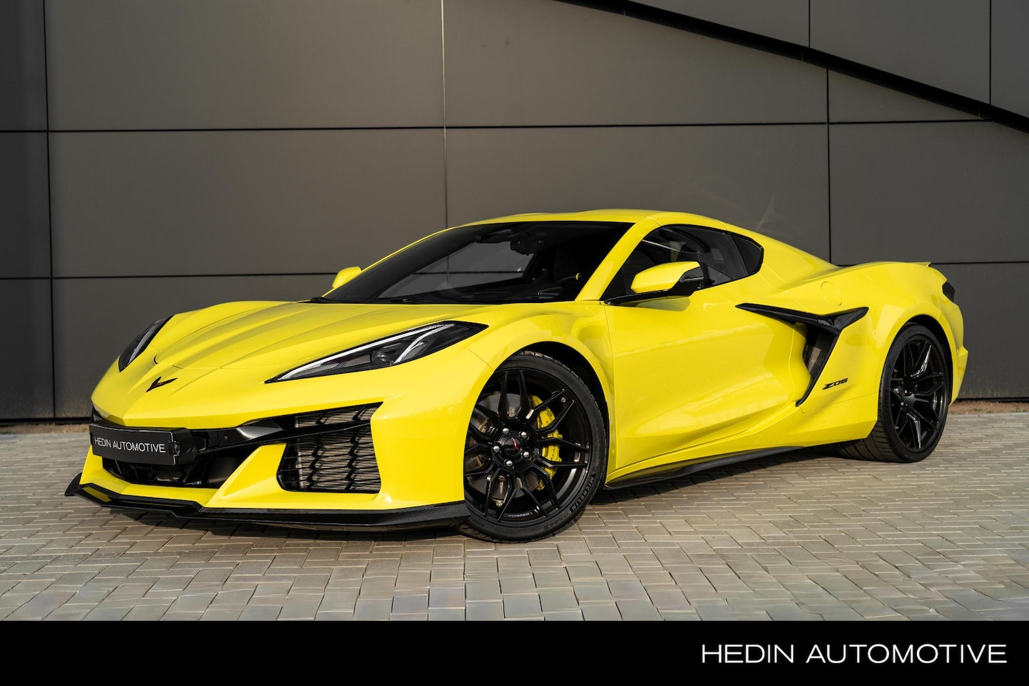 Corvette C8 - Z06 3LZ Coupé Front Lift | Carbon-Fibre Ground effect | Edge Yellow remklauwen | Black For - AutoWereld.nl