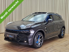 Lynk & Co 01 - 1.5 Hybride / Zwart / MY 23 FACELIFT / Zwarte Hemel / Slechts 30.572 km / Infinity Sound /