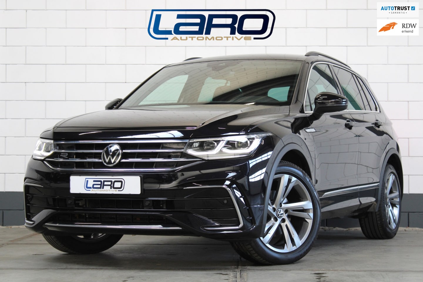 Volkswagen Tiguan - 1.5 TSI R-Line | IQ.Lights Keyless HuD Camera CarPlay Elek koffer - AutoWereld.nl