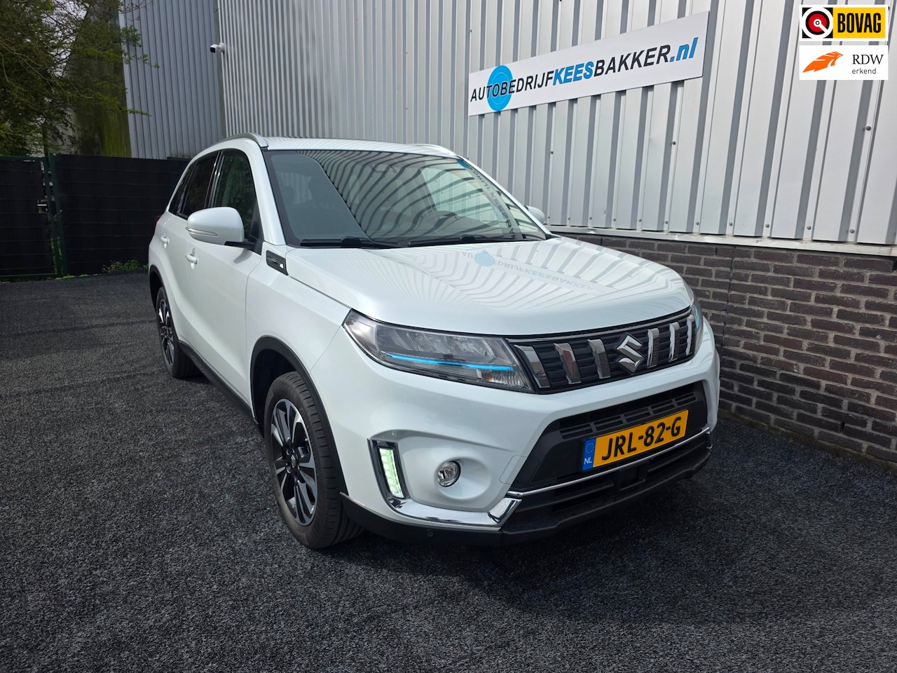 Suzuki Vitara - 1.5 Hybrid Select / Panodak / Stoelverwarming / afn.Trekhaak - AutoWereld.nl