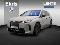 BMW iX - xDrive M70 112 kWh M Sportpakket Pro | Trekhaak | Stoelventilatie | Driving Assist Prof |