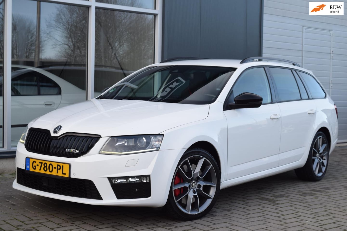 Skoda Octavia Combi - 2.0 TDI RS | Kuipstoelen | DSG | Navi | APK 11-2026 - AutoWereld.nl
