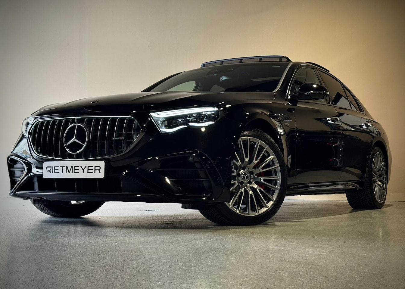 Mercedes-Benz E-klasse - AMG 53 4MATIC+ Night Edition |Hyperscreen |Pano |Achteras besturing |Softcolse |HUD |Stoel - AutoWereld.nl