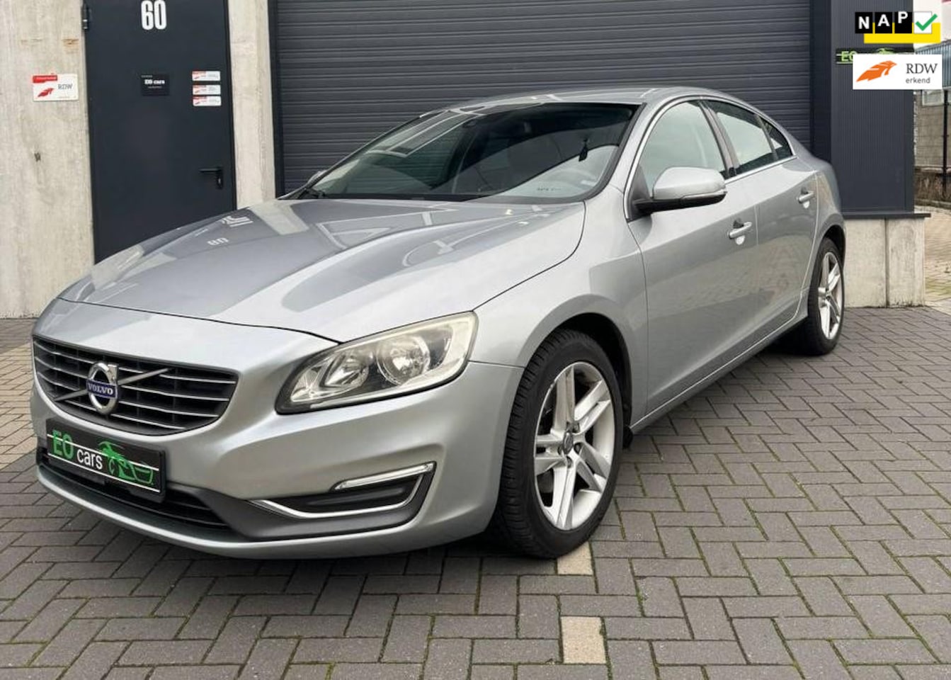 Volvo S60 - 1.6 D2 Momentum facelift nieuwe APK - AutoWereld.nl