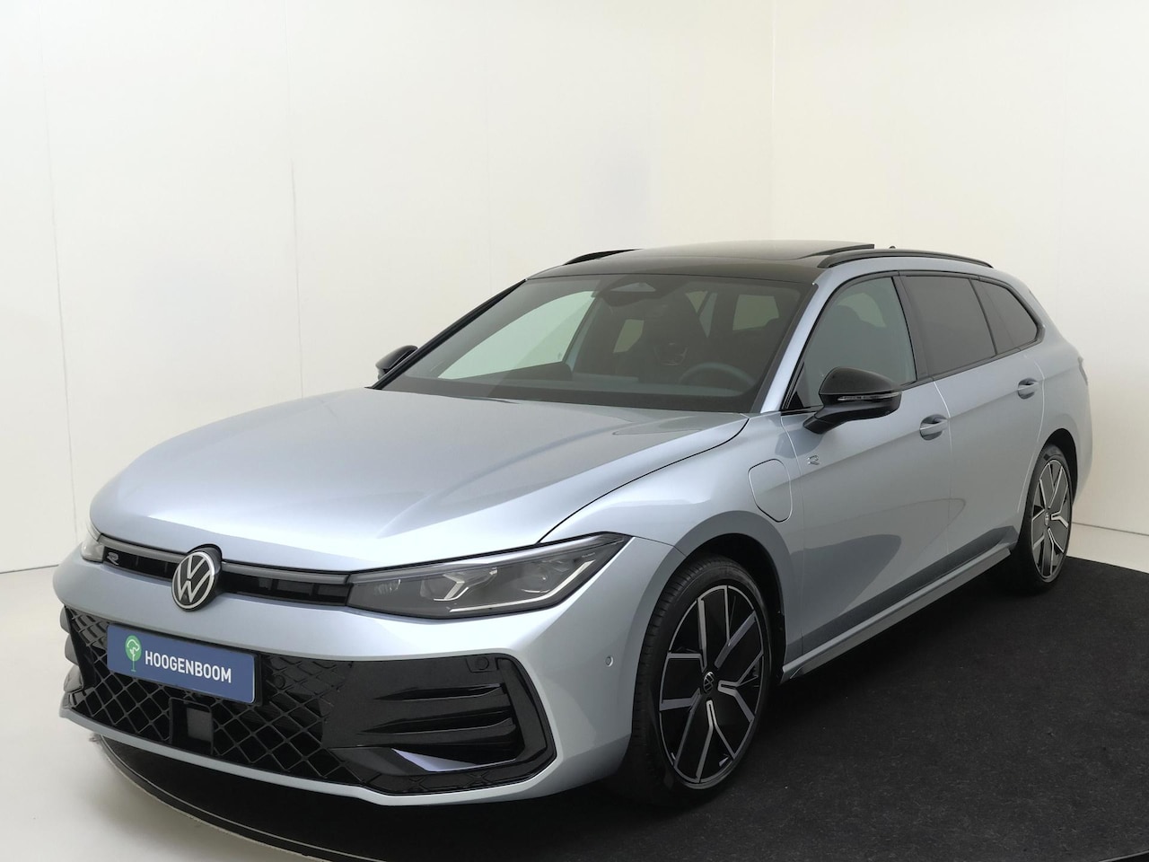 Volkswagen Passat Variant - R-Line Edition - eHybrid | 'App-Connect' draadloze smartphone integratie | Afstandscontrol - AutoWereld.nl