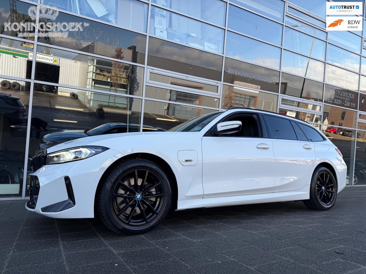 BMW 3-serie Touring - 330e M Sport High Executive - AutoWereld.nl