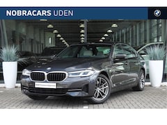 BMW 5-serie - 530e High Executive Automaat / Trekhaak / Achteruitrijcamera / Adaptieve LED / Stoelverwar