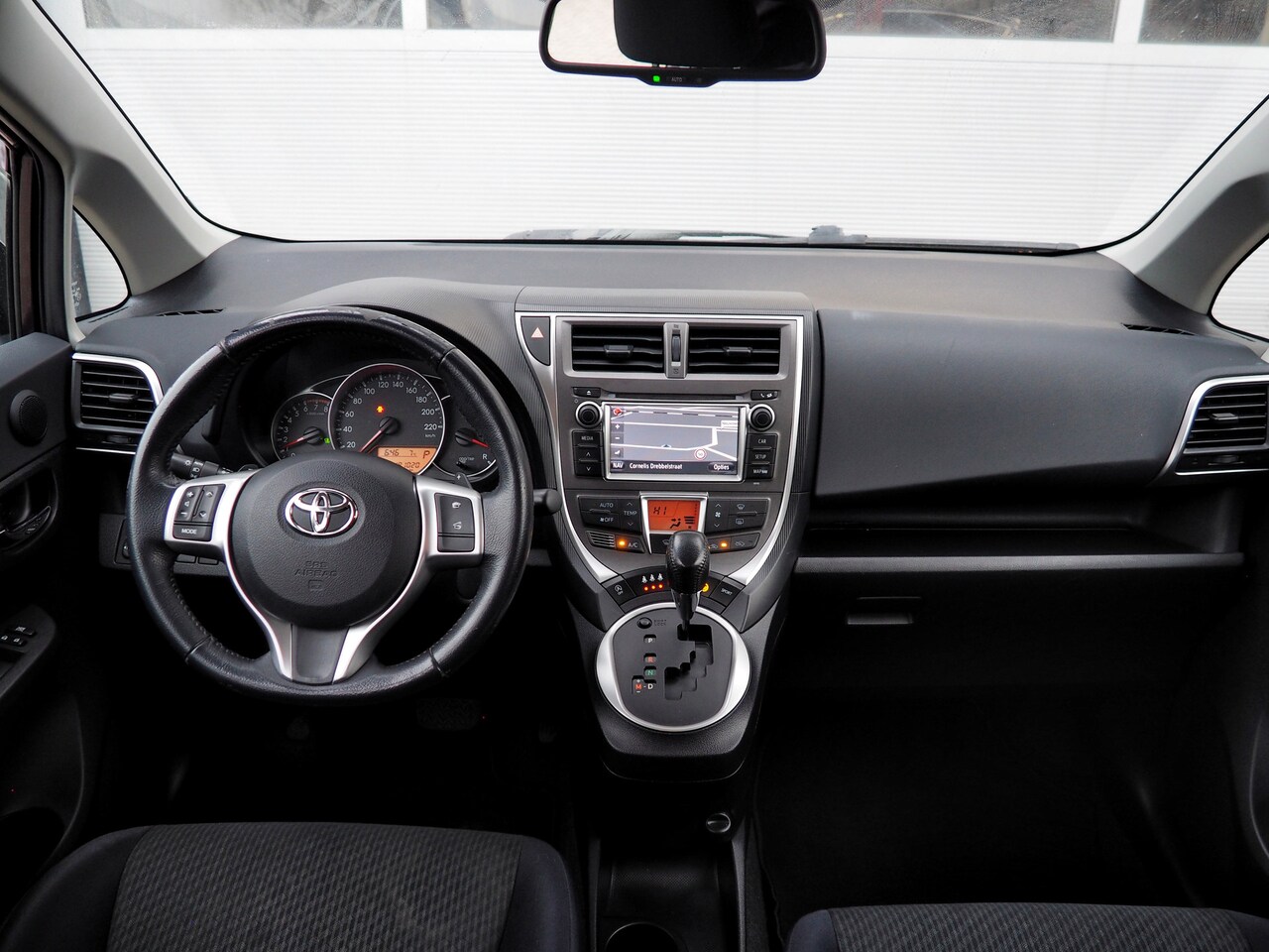 Toyota Verso S - 1.3 VVT-i Dynamic AUTOM. AIRCO CAMERA TREKH.