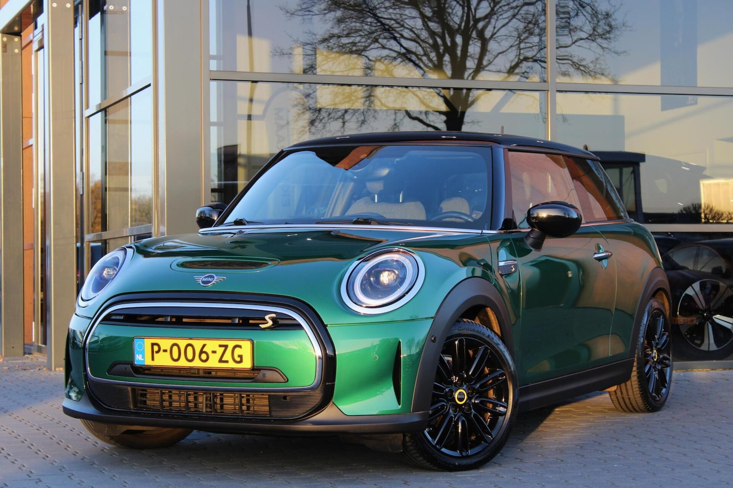 MINI Mini-Electric - 33Kwh Facelift | Stoelverwarming | LED | Camera - AutoWereld.nl
