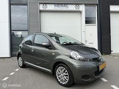 Toyota Aygo - 1.0-12V Aspiration Green 5Drs Airco NAP APK Maart 2027