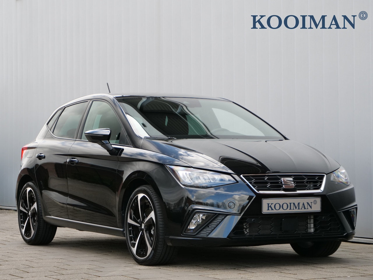 SEAT Ibiza - 1.0 TSI FR 115 Pk Automaat DAB / Apple Carplay / Camera / 18 inch / Stoelverwarming - AutoWereld.nl
