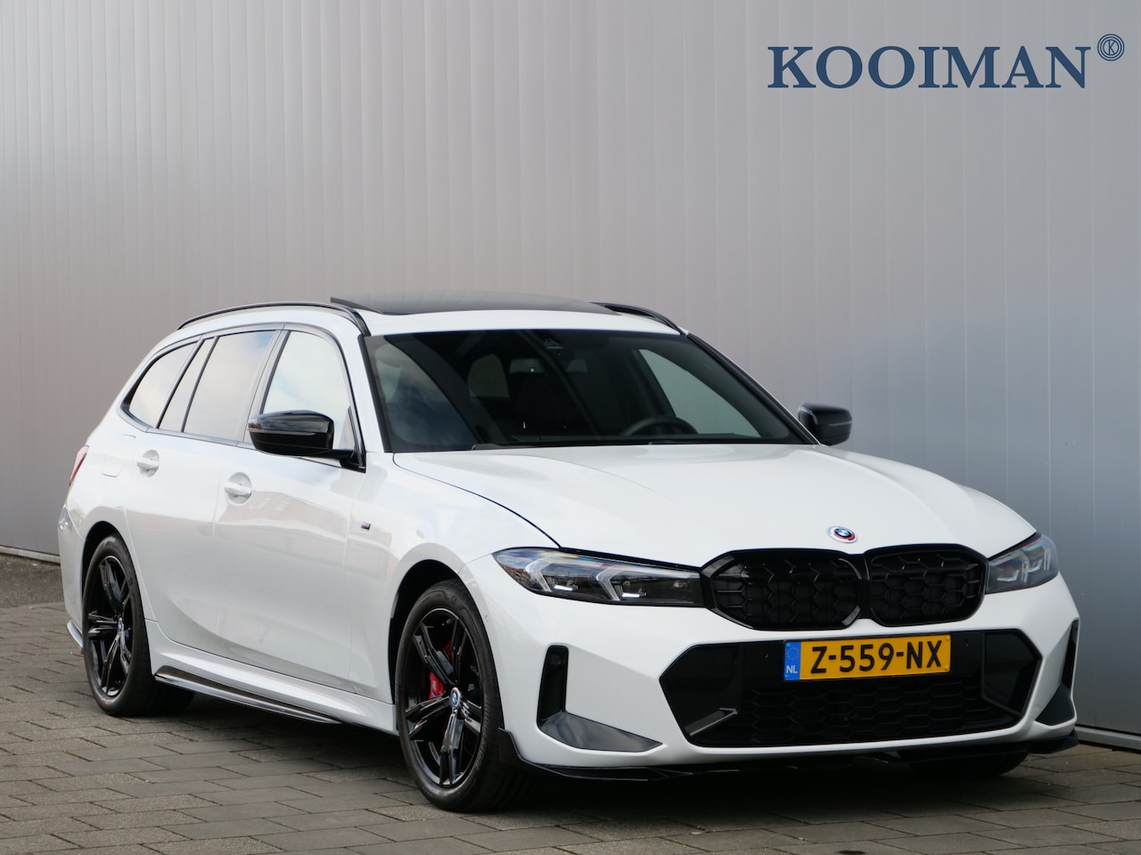 BMW 3-serie Touring - 320e M-sport 204 Pk Automaat Navi / DAB / Leer / Keyless / Pano-dak / Harman Kardon - AutoWereld.nl
