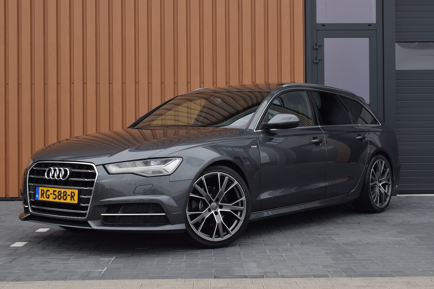 Audi A6 Avant - 1.8 TFSI 190pk S-line | Pano | 20" - AutoWereld.nl