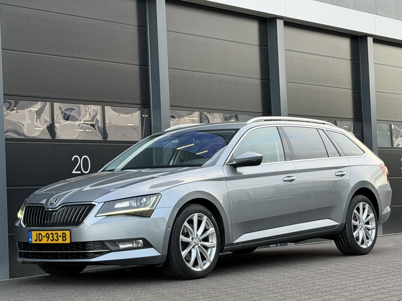 Skoda Superb - 1.6 TDI Xenon CameraClima EURO-6 - AutoWereld.nl