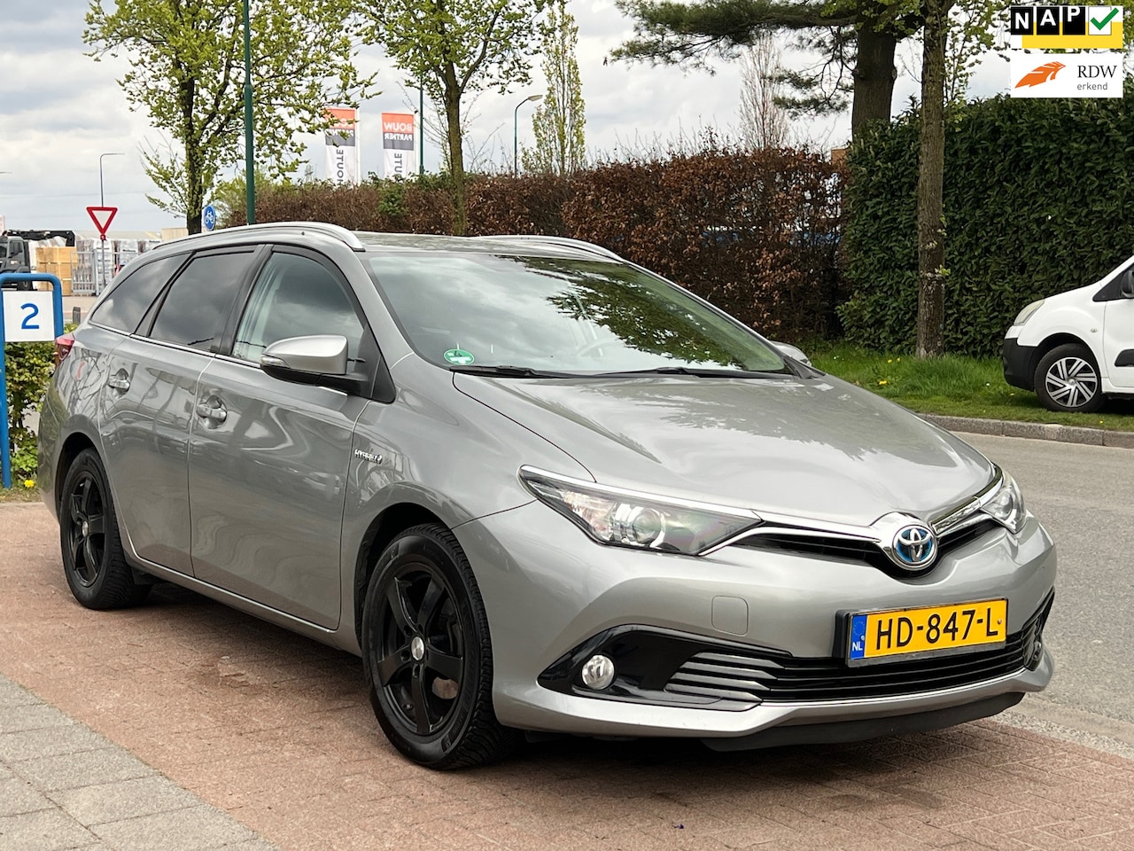 Toyota Auris Touring Sports - 1.8Hybrid *Dlr. Onderhouden| Facelift-Mdl - AutoWereld.nl