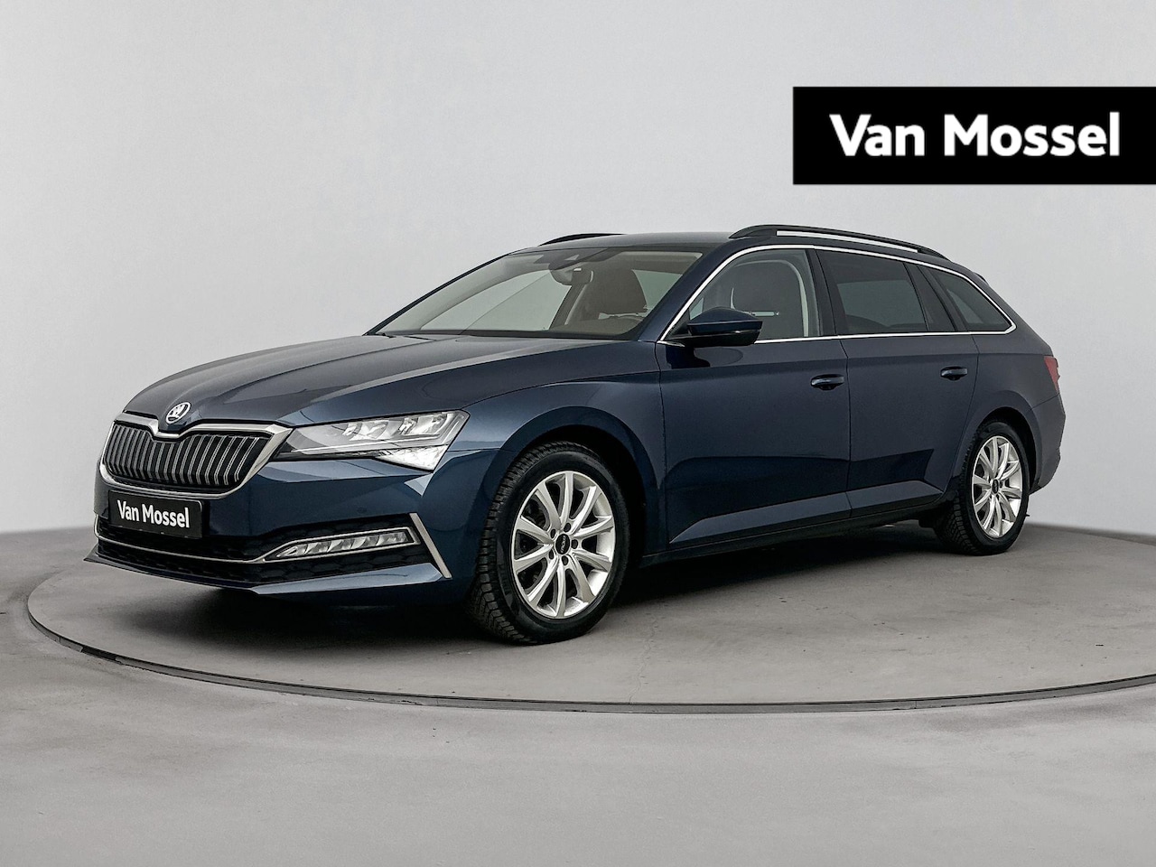 Skoda Superb - 1.4 TSI iV Business Edition PHEV | Navigatie | Climate Control | Stoelverwarming | Parkeer - AutoWereld.nl