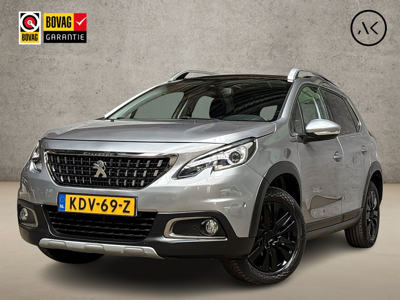 Peugeot 2008 - 1.2 PureTech Allure (PANORAMADAK, APPLE CARPLAY, NAVIGATIE, LEDER, SPORTSTOELEN, PARKEERSE - AutoWereld.nl